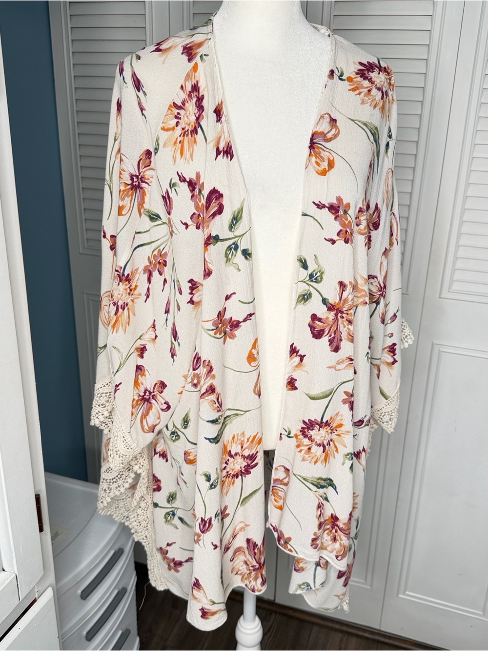 emory park Caley Cream Crochet Detail Floral Kimono